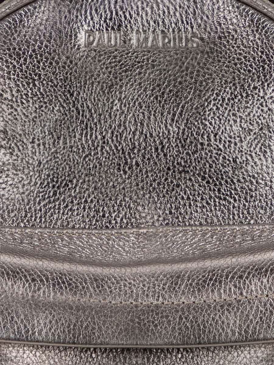 foto-vista-zoom-material-bolsa-mochila-pequeña-cuero-mujer-plateada-lemini-intrepide-acero-paul-marius-m37s-gm