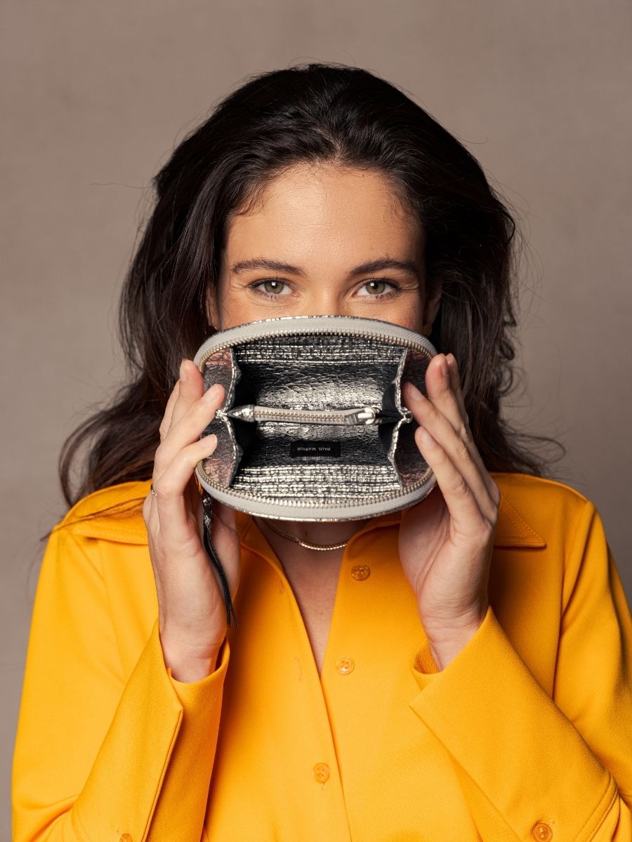 cartera-manon-espejo-plateado-vista-frontal-m32-mir