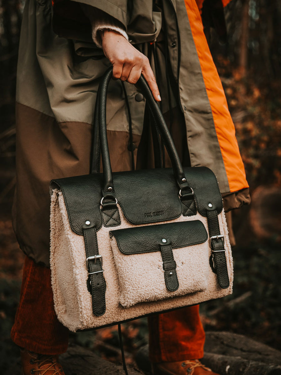 foto-vista-frontal-bolso-bandolera-cuero-mujer-negro-lerive-gauche-m-himalaya-negro-aceite-paul-marius-w01m-sh-w-obl