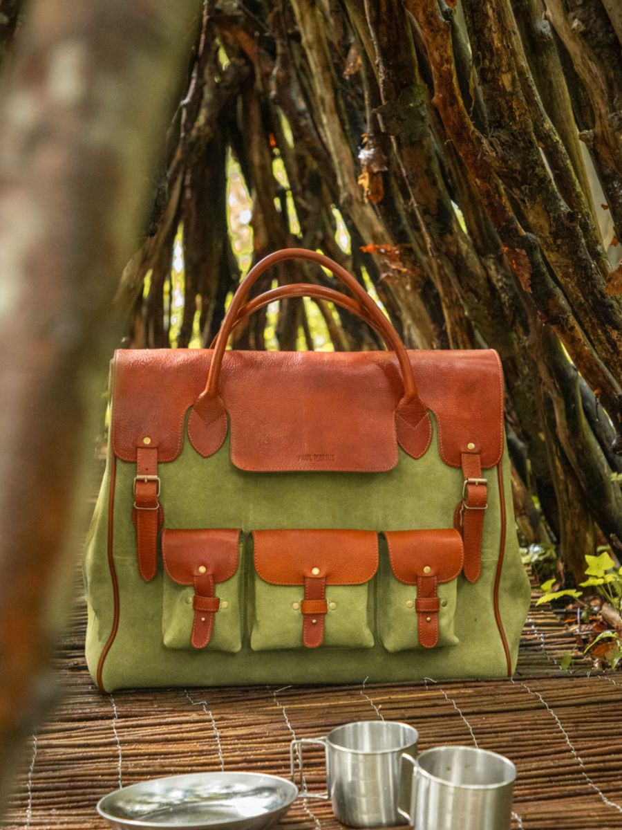 foto-vista-frontal-gran-bolsa-de-viaje-cuero-hombre-caqui-marrón-rouen-delhi-nomade-paul-marius-m109-oco-gr