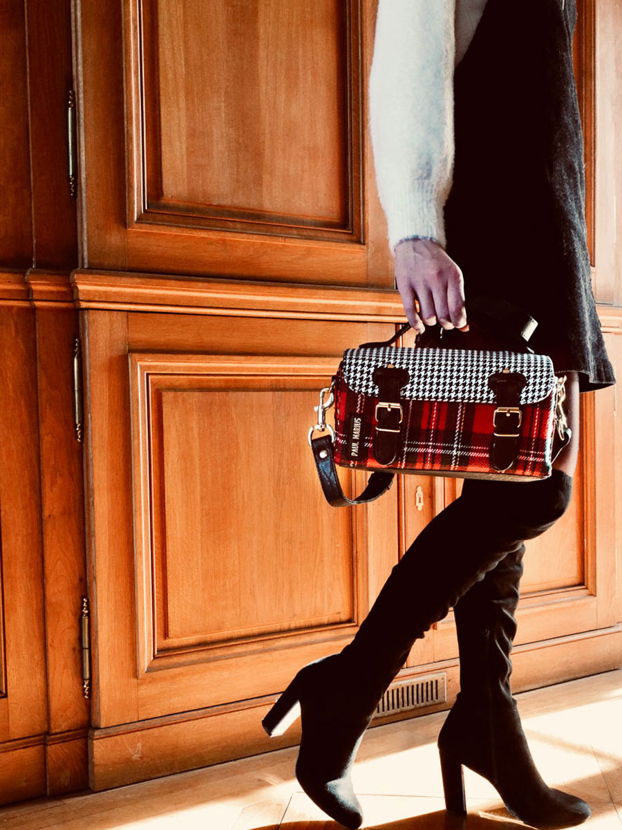 foto-vista-frontal-bolso-bandolera-cuero-mujer-lartisane-barock-paul-marius-p02-sco