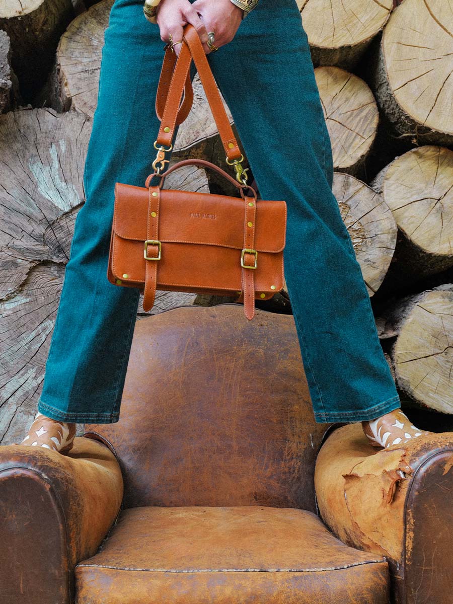 foto-portafolios-cuero-marrón-lecolporteur-cognac-aceite-paul-marius-m23-oco