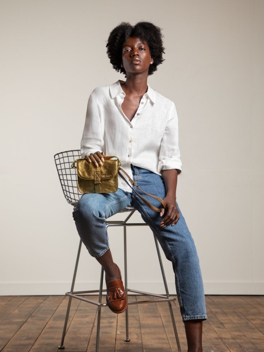 foto-vista-bolso-bandolera-cuero-bronce-lessentiel-bronze-paul-marius-m21-og