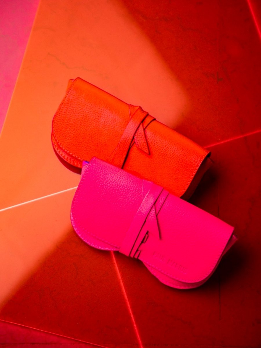 foto-vista-de-le-estuche-para-gafas-de-cuero-para-mujer-naranja-l-estuche-para-gafas-neon-paul-marius-m49-ne-o