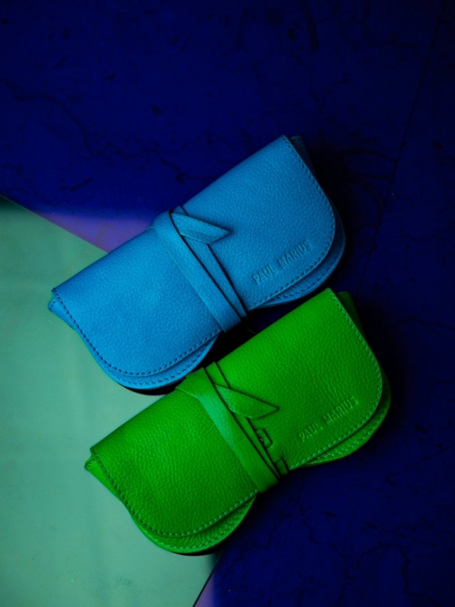 foto-vista-de-le-estuche-para-gafas-de-cuero-para-mujer-verde-l-etui-a-lunettes-neon-paul-marius-m49-ne-gr