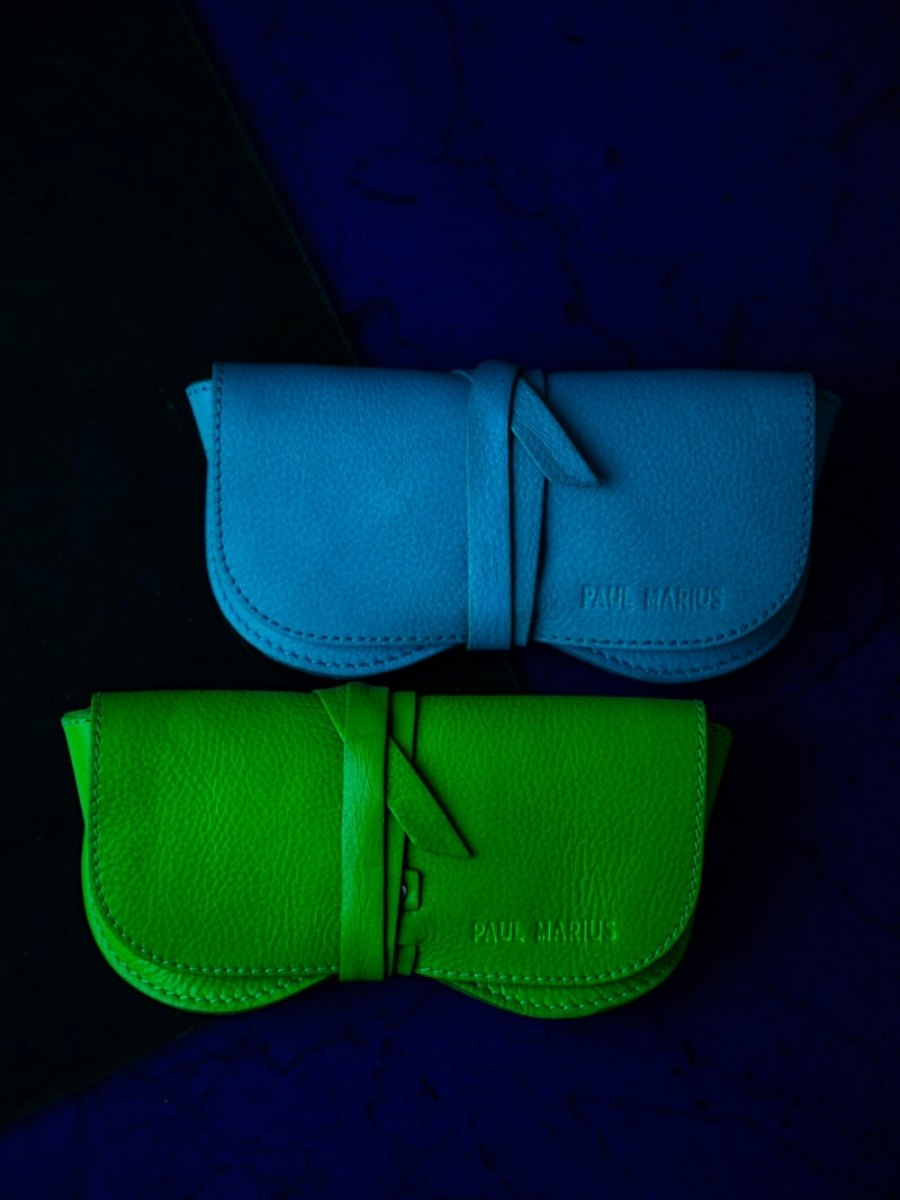foto-vista-frontal-estuche-para-gafas-de-cuero-para-mujer-verde-l-estuche-para-gafas-neon-paul-marius-m49-ne-gr