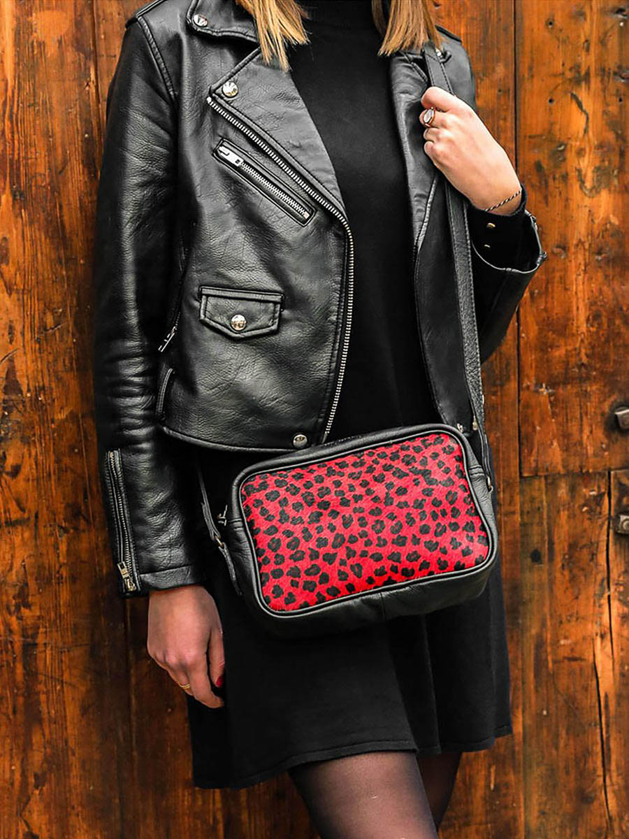 foto-vista-frontal-bolso-de-mano-de-cuero-para-mujer-negro-rojo-limpertinent-leopardo-negro-rojo-paul-marius-w22-lp-b-r