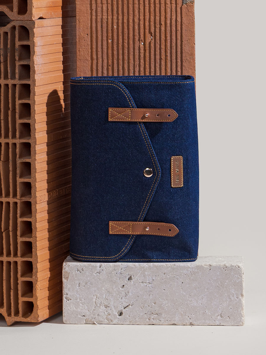 bolso-bandolera-azul-vaquero-imprescindible-denim-crudo-vista-lateral-W08-DBLU-DENIM