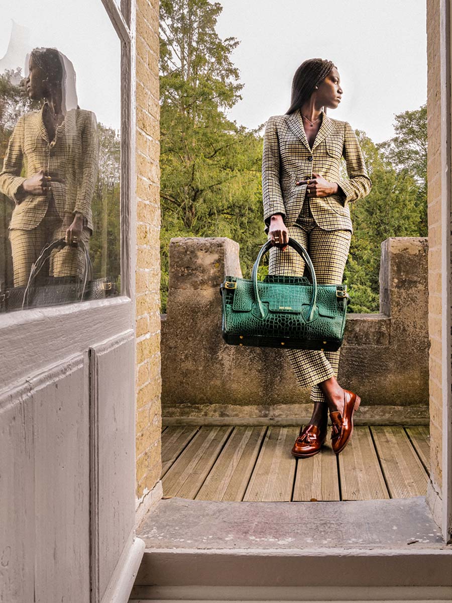 foto-vista-frontal-bolso-de-mano-de-cuero-para-mujer-madeleine-alligator-verde-paul-marius