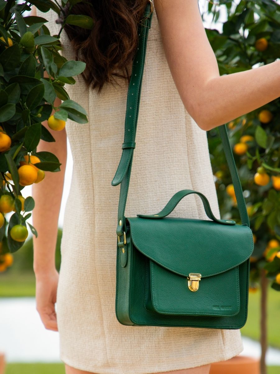 foto-vista-frontal-bolso-de-mano-cuero-verde-mademoiselle-george-azur-verde-imperial-paul-marius-w05-az-gr