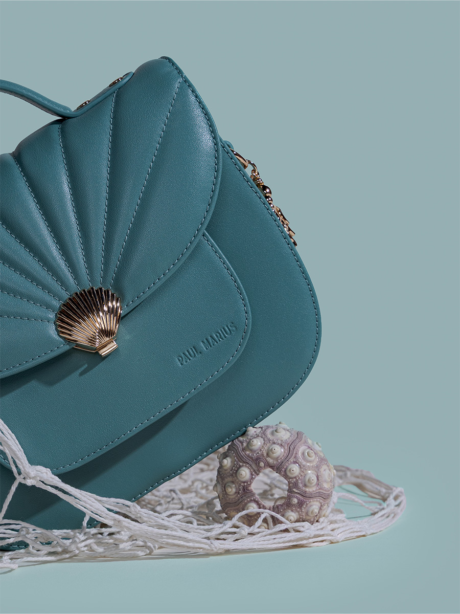 bolso-bandolera-de-cuero-mademoiselle-george-coquillage-laguna-azul-vista-lateral-w105-blu
