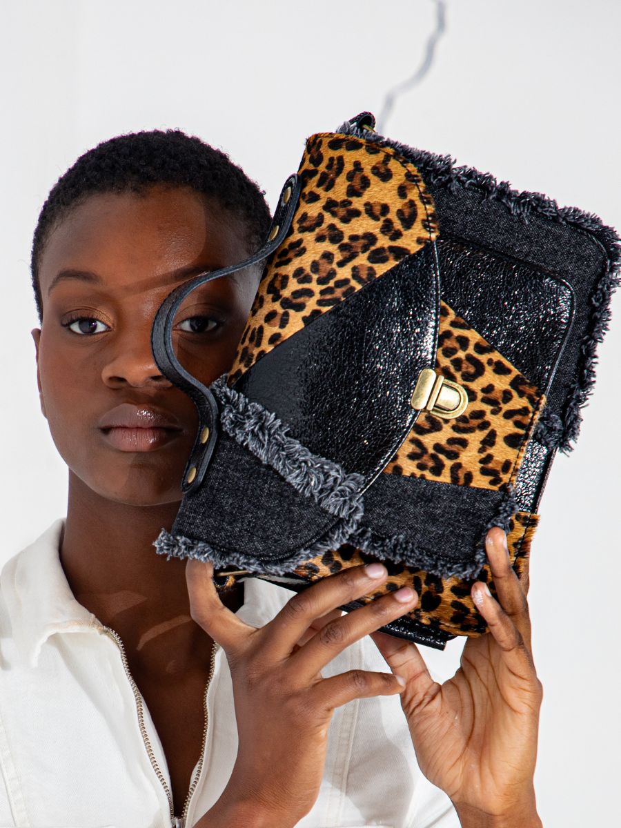 foto-vista-frontal-bolso-bandolera-cuero-mujer-negro-mademoiselle-george-chimere-denim-negro-paul-marius-w05-ch-b-denim