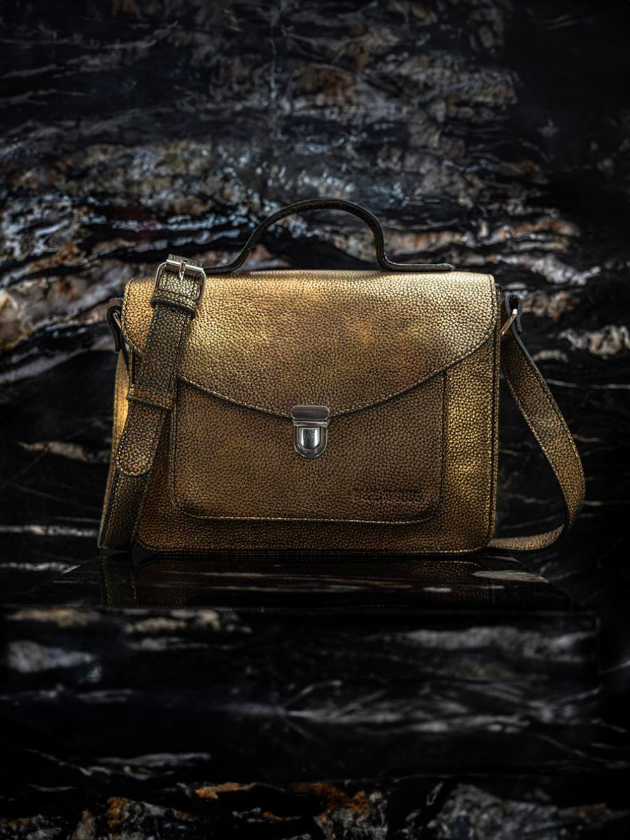 foto-vista-frontal-bolso-de-mano-cuero-negro-dorado-mademoiselle-george-granite-paul-marius-w05-gra-g-b