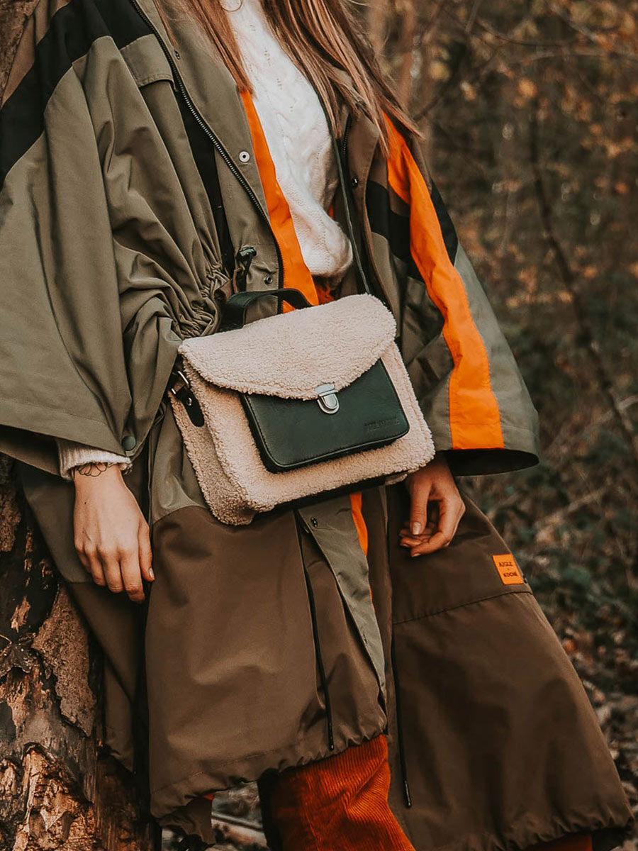foto-vista-frontal-bolso-bandolera-cuero-mujer-negro-mademoiselle-george-himalaya-negro-aceite-paul-marius-w05-sh-w-obl