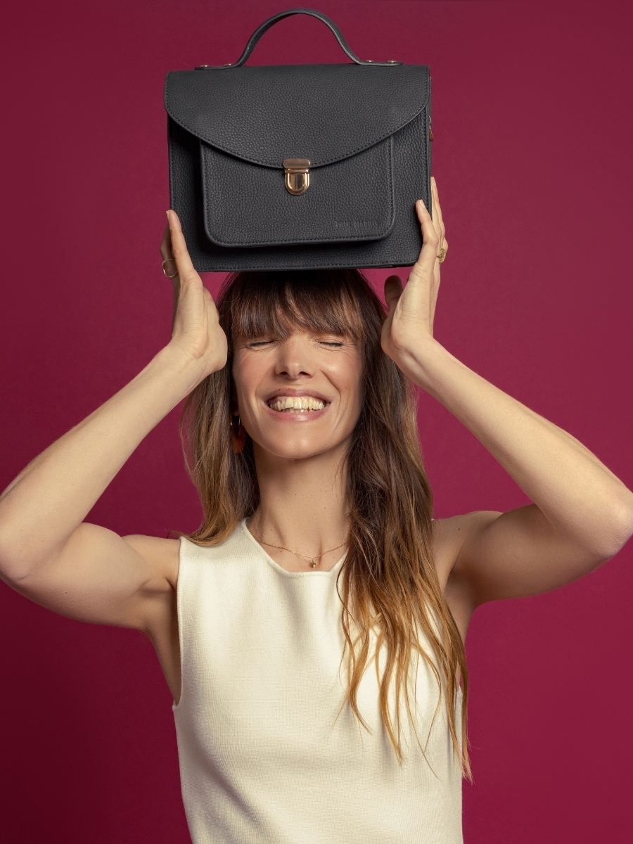 bolso-bandolera-de-cuero-mademoiselle-george-n2-negro-carbón-vista-lateral-w105-bm-b