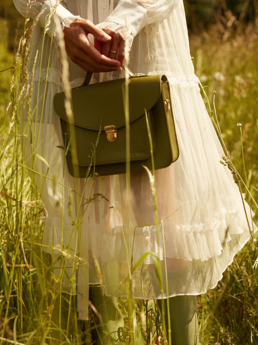 bolso-bandolera-cuero-mademoiselle-george-n2-verde-oliva-vista-llevada-w105-gr-o