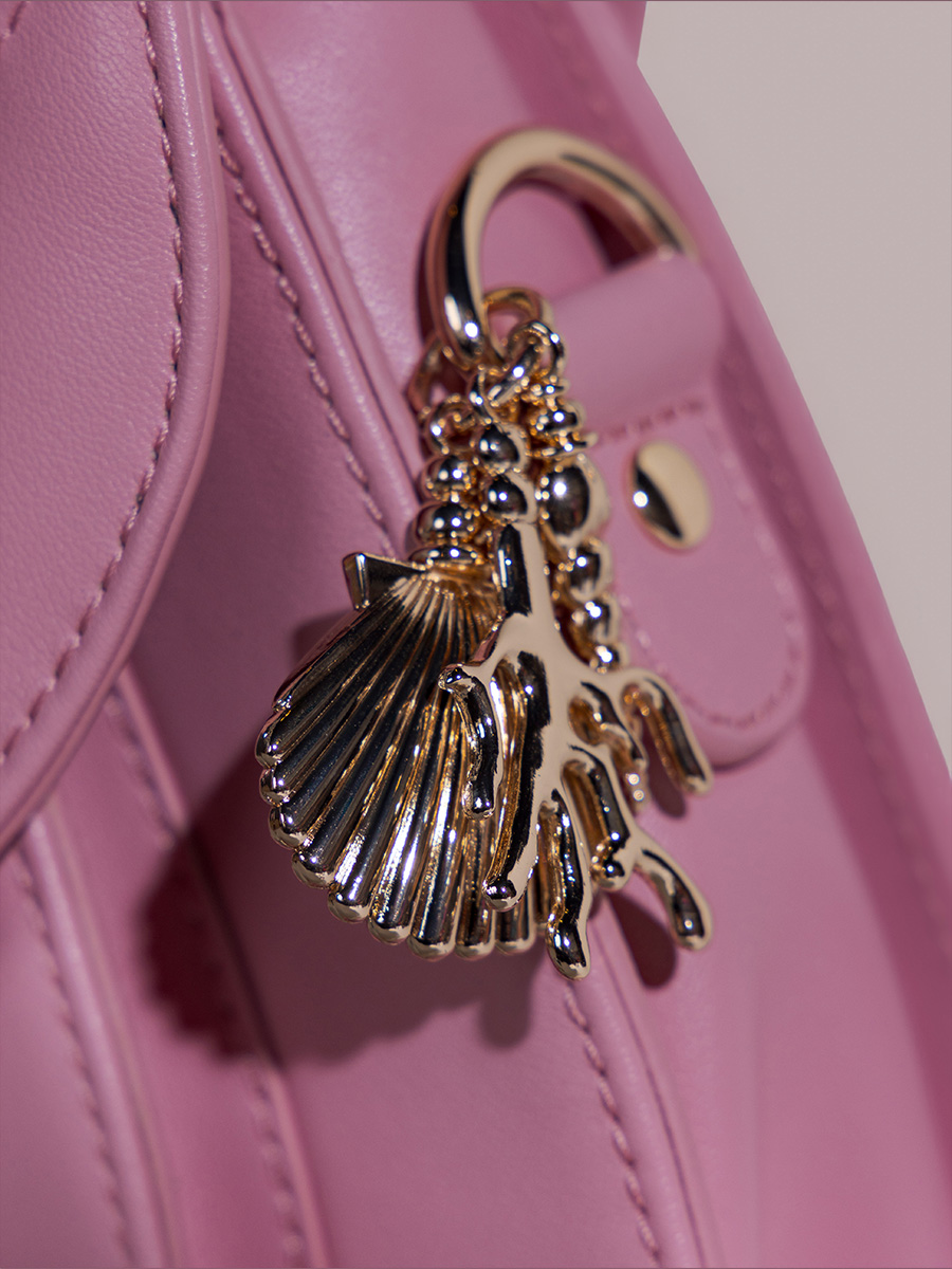 bolso-bandolera-de-cuero-mademoiselle-george-coquillage-rosa-vista-zoom-material-w105-pi