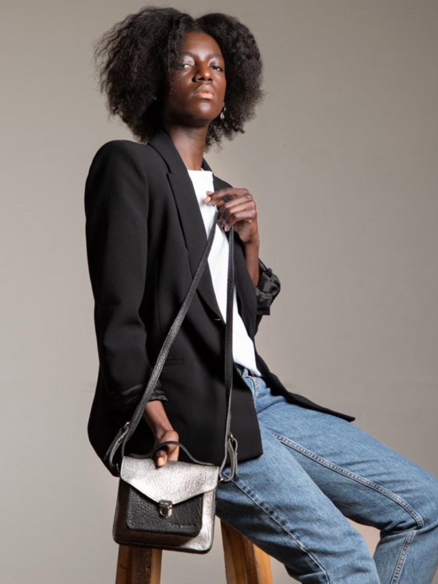 foto-vista-frontal-bolso-de-mano-cuero-plateado-negro-mademoiselle-george-xs-plateado-negro-paul-marius-w05xs-s-b