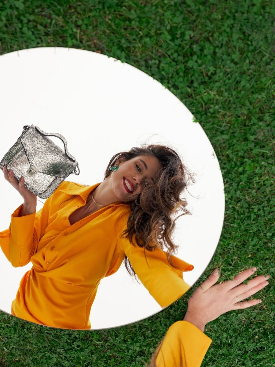 bolso-de-mano-mademoiselle-geroge-xs-espejo-plateado-vista-lateral-w05xs-mir