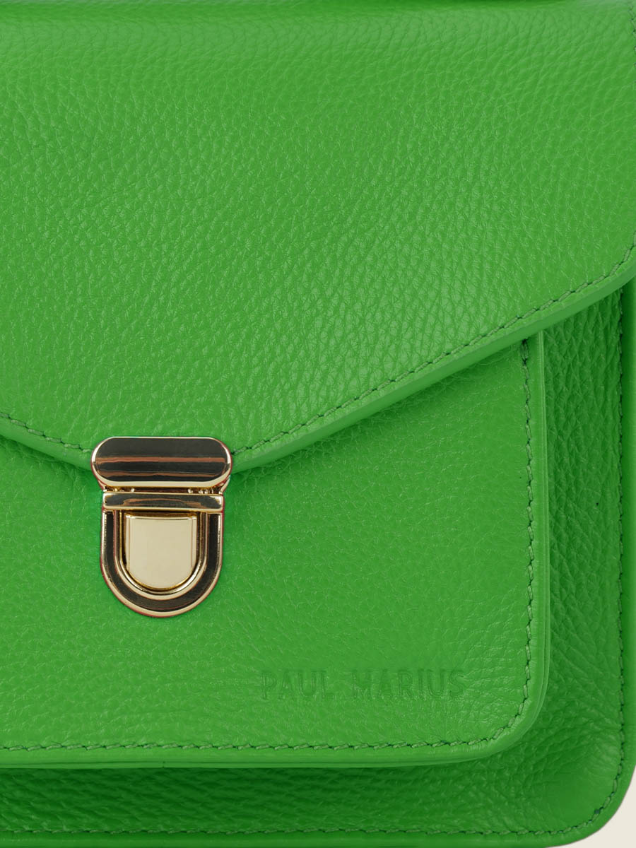 foto-en-primer-plano-material-mini-bolso-bandolera-cuero-verde-mademoiselle-george-xs-sorbet-kiwi-paul-marius-w05xs-sb-gr