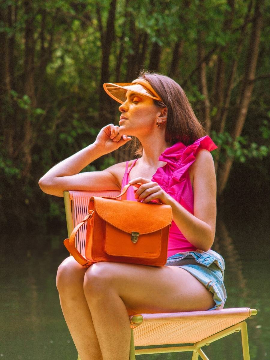 foto-vista-frontal-bolso-bandolera-cuero-naranja-mademoiselle-george-sorbet-mango-paul-marius-w05-sb-o