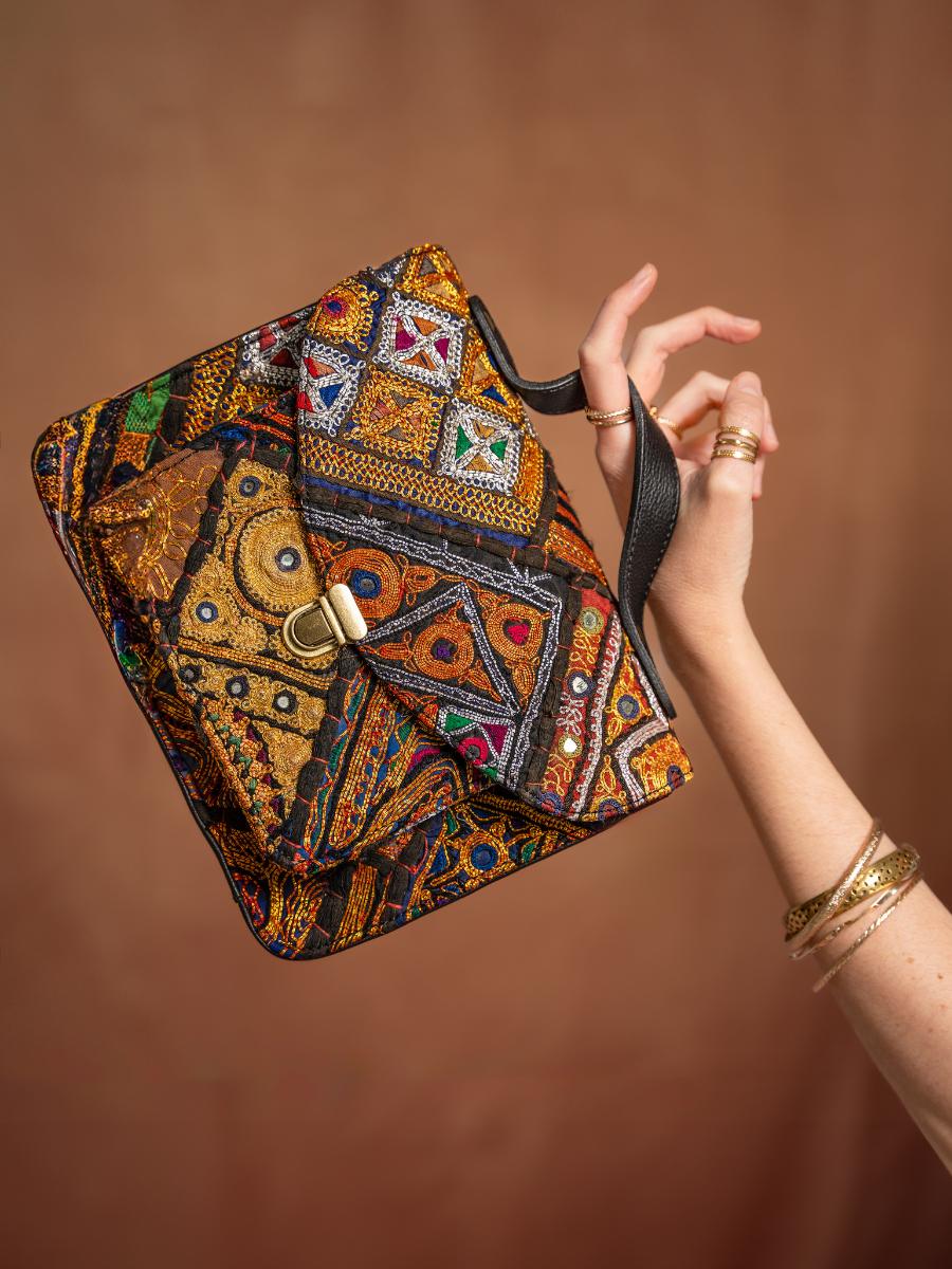 foto-vista-frontal-bolso-mano-cuero-negro-mademoiselle-george-jaipur-negro-paul-marius-w05-jai-b