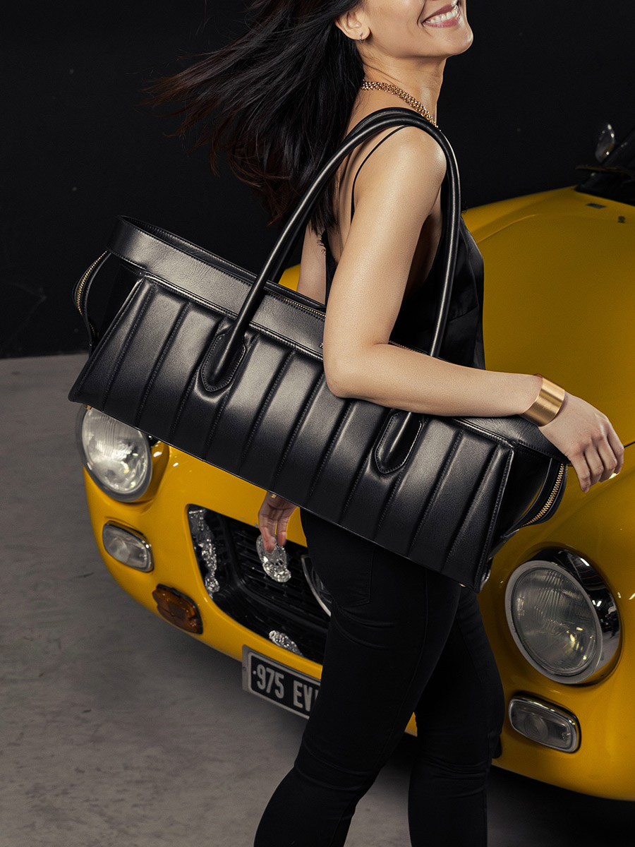 bolso-de-viaje-acolchado-eros-ultra-largo-tapiceria-negro-vista-lateral-w52l-mat-s-b