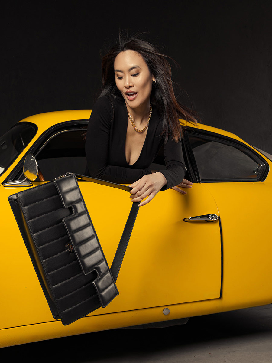 bolso-baguette-acolchado-cuero-gabrielle-ultra-long-tapicería-negro-vista-lateral-paul-marius-w42l-mat-s-b