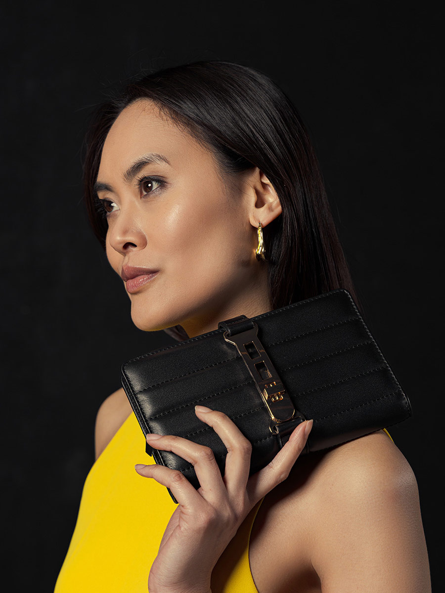 cartera-acolchada-gaspard-tapiceria-negra-vista-del-anverso-m78-mat-s-b