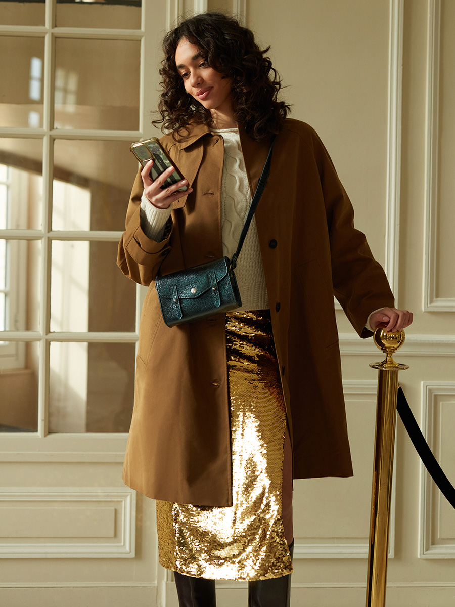 bolso-bandolera-cuero-verde-brillante-lemini-indispensable-medianoche-vista-lateral-w08s-m-gr