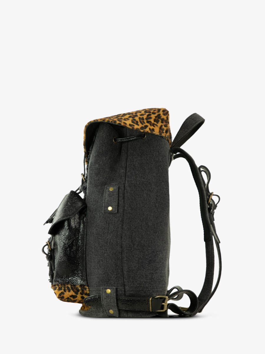 foto-vista-lateral-mochila-cuero-mujer-leopardo-negro-monlegionnaire-chimere-denim-negro-paul-marius-bbp-ch-b-denim