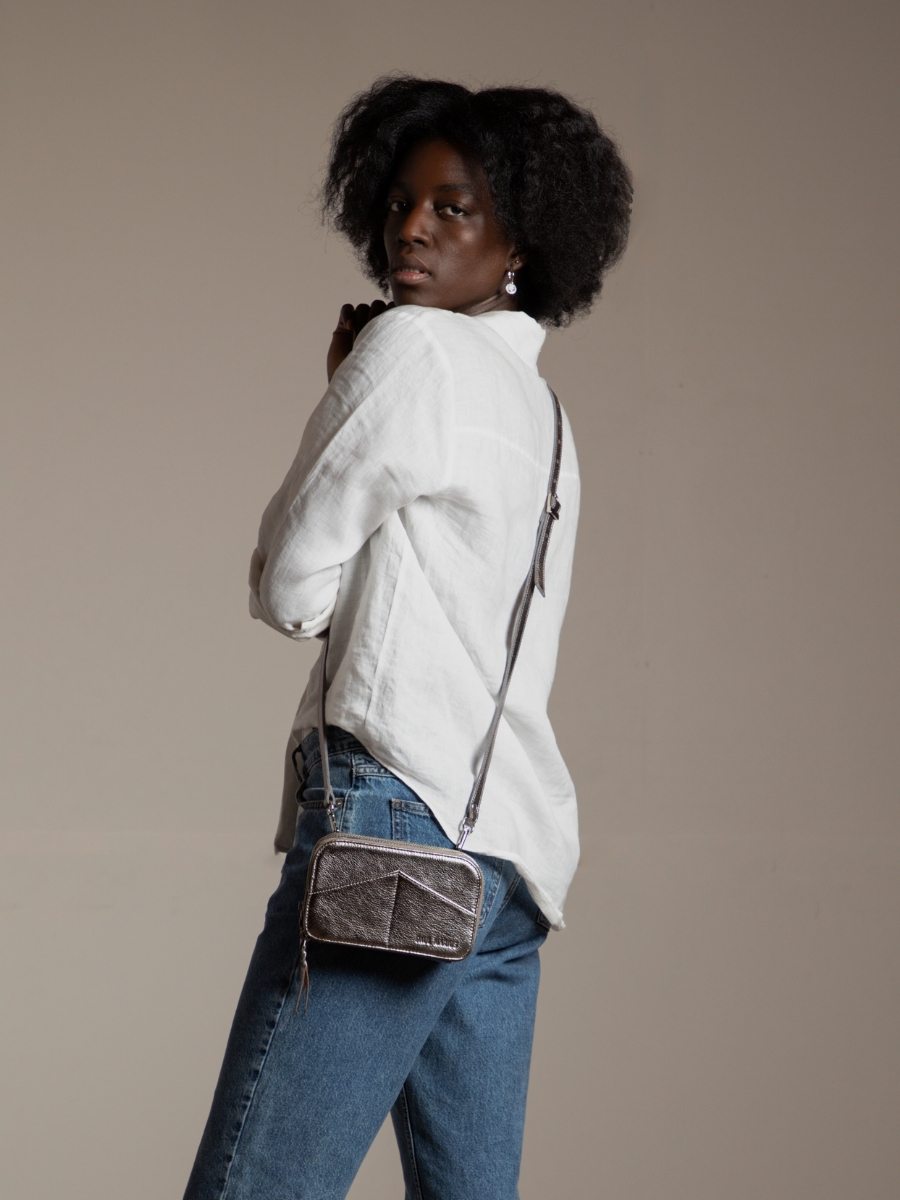 foto-bolso-cinturón-cuero-mujer-plateado-paula-acero-paul-marius-m66-gm