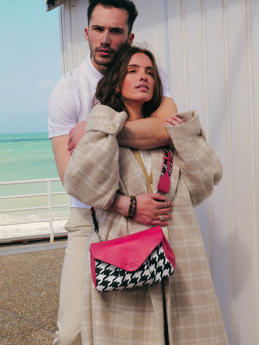 foto-vista-frontal-bolso-bandolera-cuero-rosa-suzon-m-allure-fuchsia-paul-marius-w25m-hs2-pi