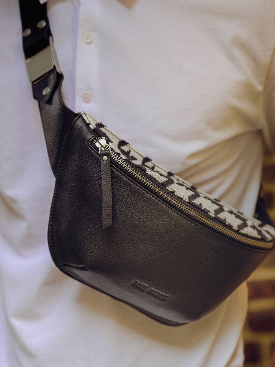 foto-vista-frontal-bolsa-banana-cuero-negro-labanane-allure-negro-paul-marius-m503-hs2-b