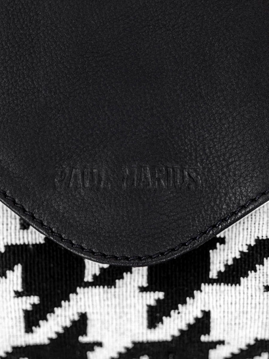 foto-en-primer-plano-material-bolso-bandolera-cuero-negro-suzon-m-allure-negro-paul-marius-w25m-hs2-b