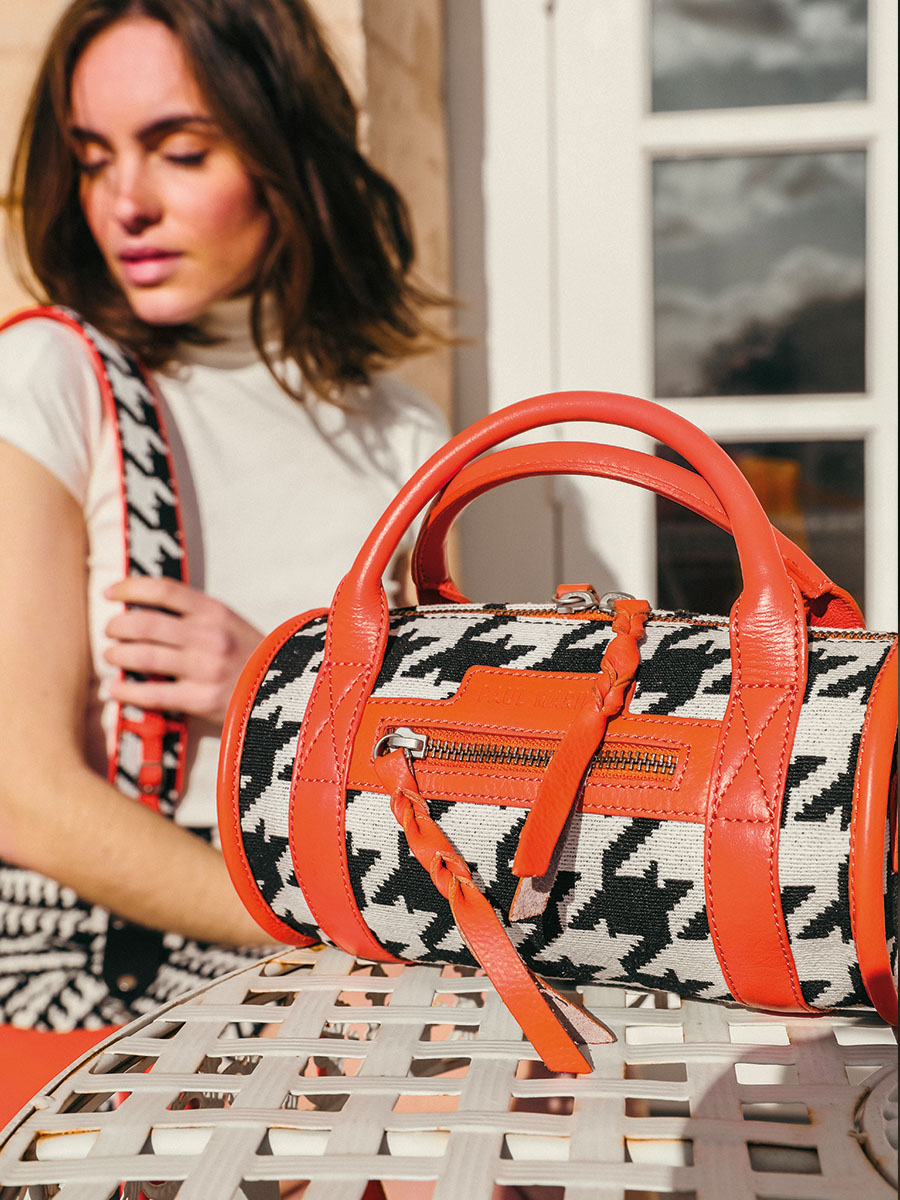 foto-vista-bolso-de-mano-de-cuero-naranja-charlie-allure-naranja-paul-marius-w30-hs2-o