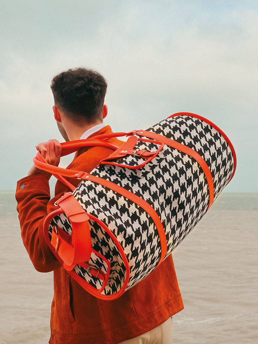 foto-vista-frontal-bolsa-de-viaje-de-cuero-naranja-levoyageur-xl-allure-naranja-paul-marius-m08s60-hs2-o