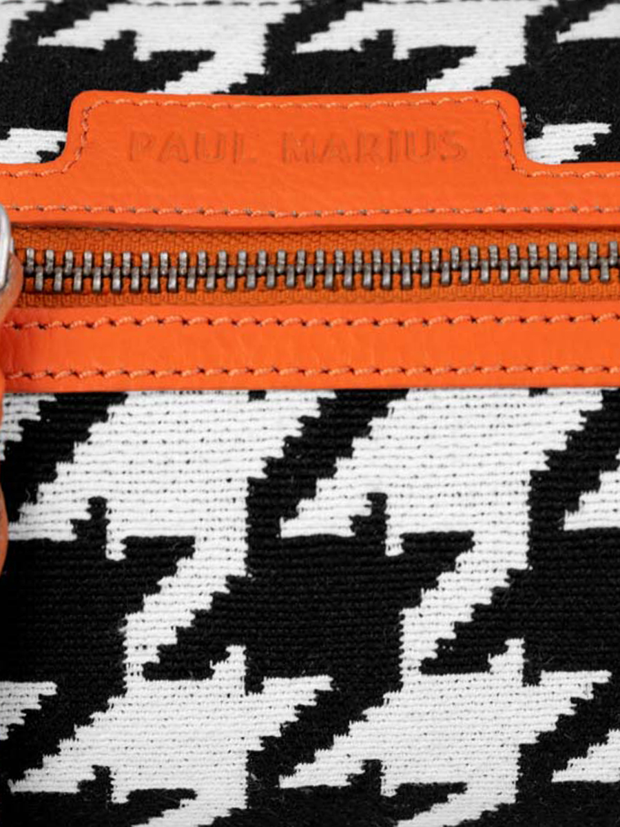 foto-en-primer-plano-material-bolso-de-mano-de-cuero-naranja-charlie-allure-naranja-paul-marius-w30-hs2-o