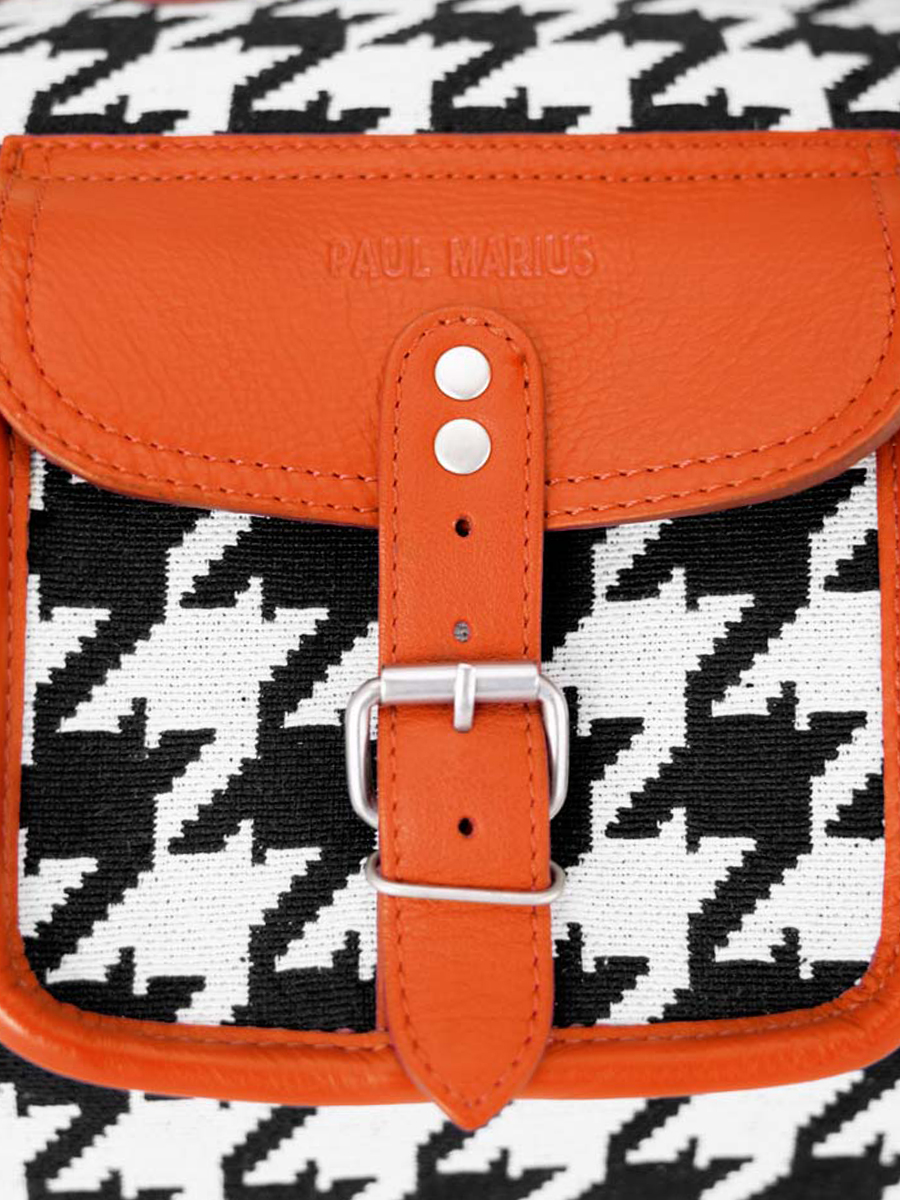 foto-en-primer-plano-material-bolso-de-viaje-de-cuero-naranja-levoyageur-xl-allure-naranja-paul-marius-m08s60-hs2-o