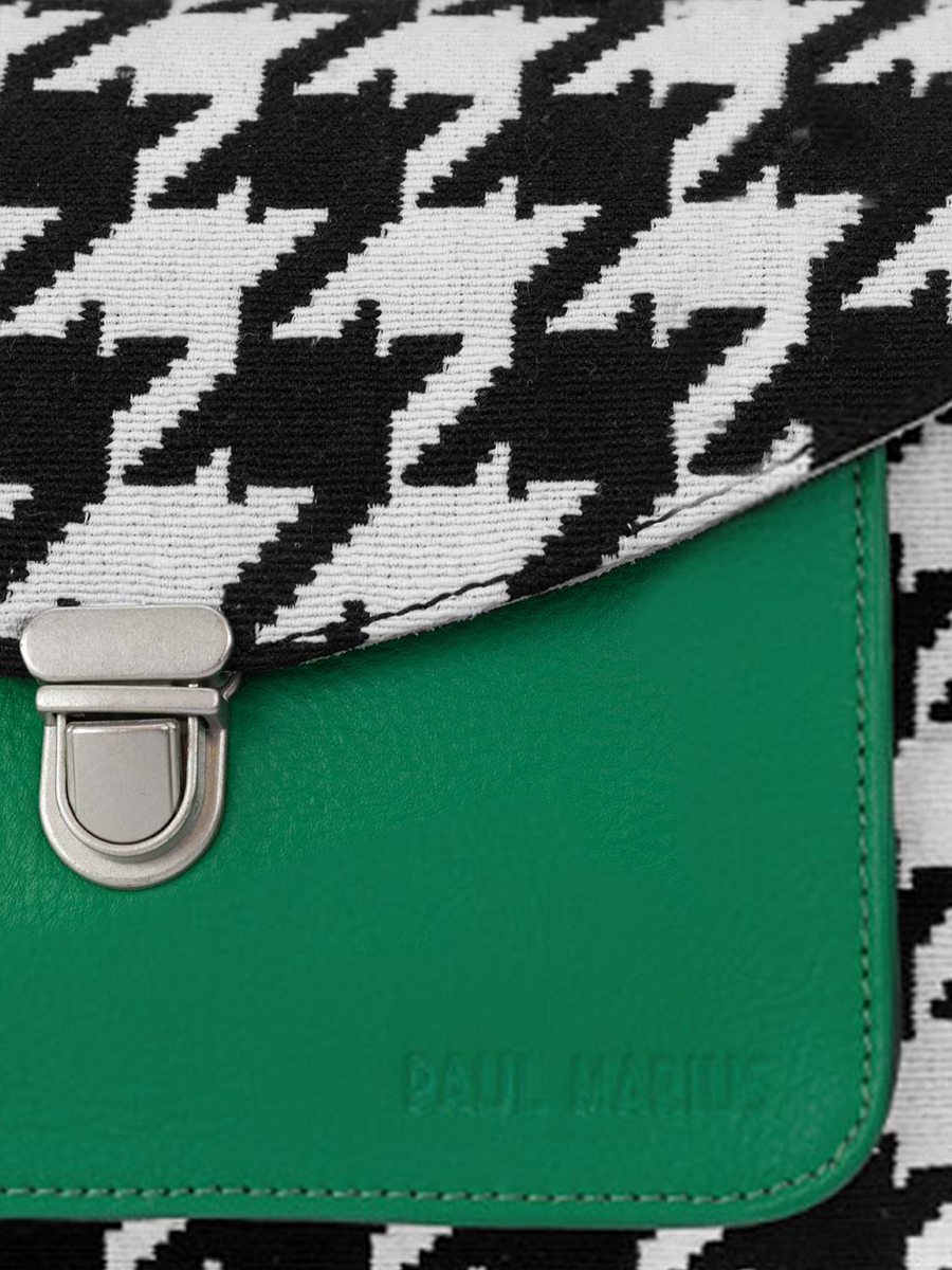 foto-en-primer-plano-material-bolso-bandolera-cuero-morado-mademoiselle-george-allure-verde-paul-marius-w05-hs2-gr
