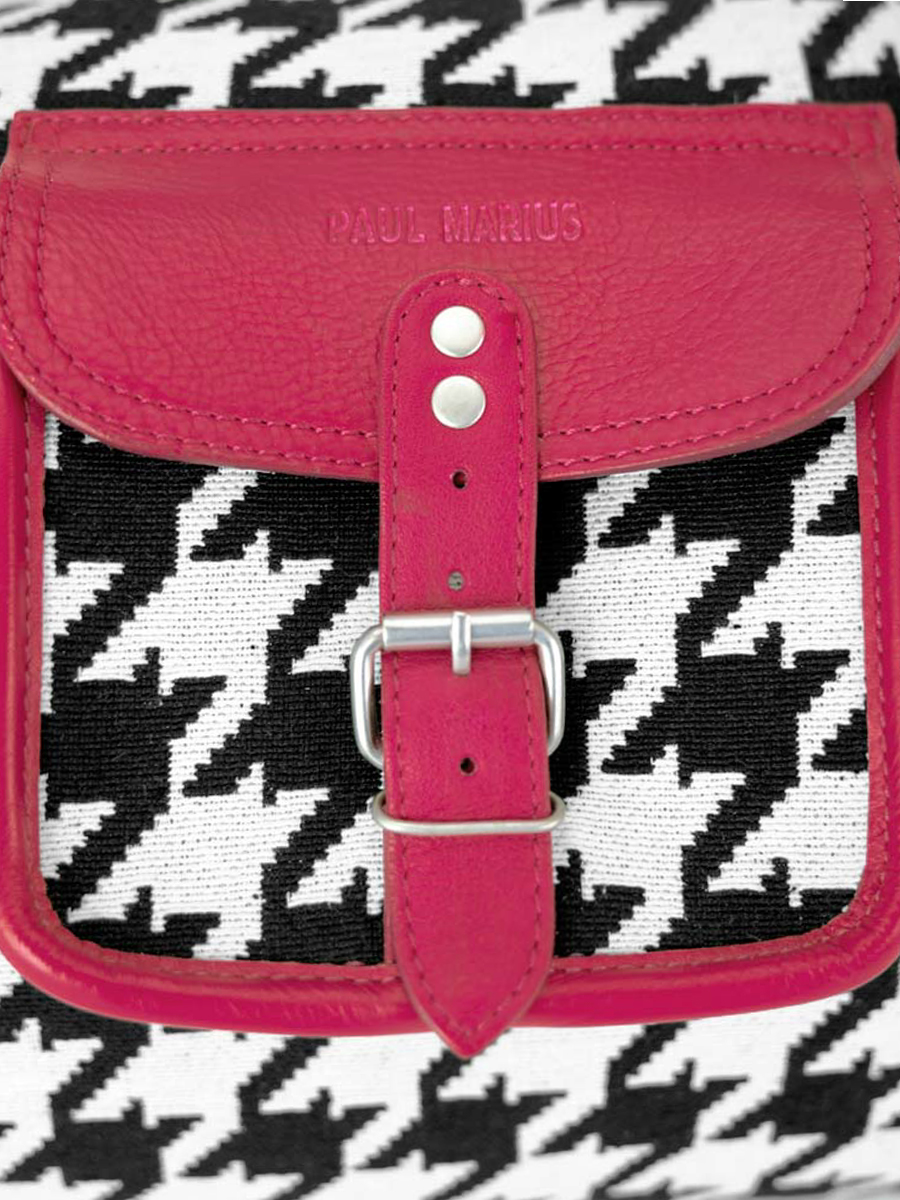 foto-en-primer-plano-material-bolso-de-viaje-de-cuero-rosa-levoyageur-xl-allure-fuchsia-paul-marius-m08s60-hs2-pi