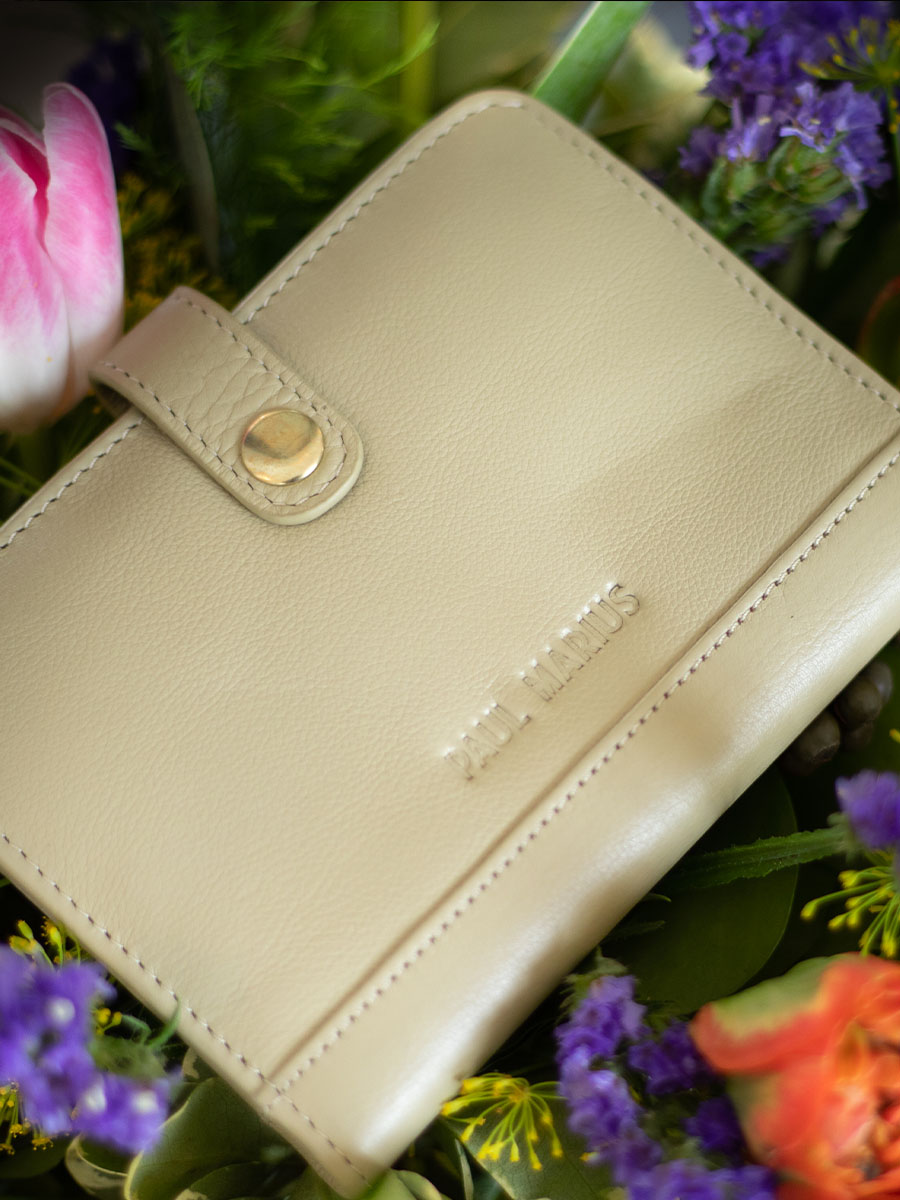 foto-interior-cartera-cuero-verde-jeanne-art-deco-almendra-paul-marius-m34-ad-al