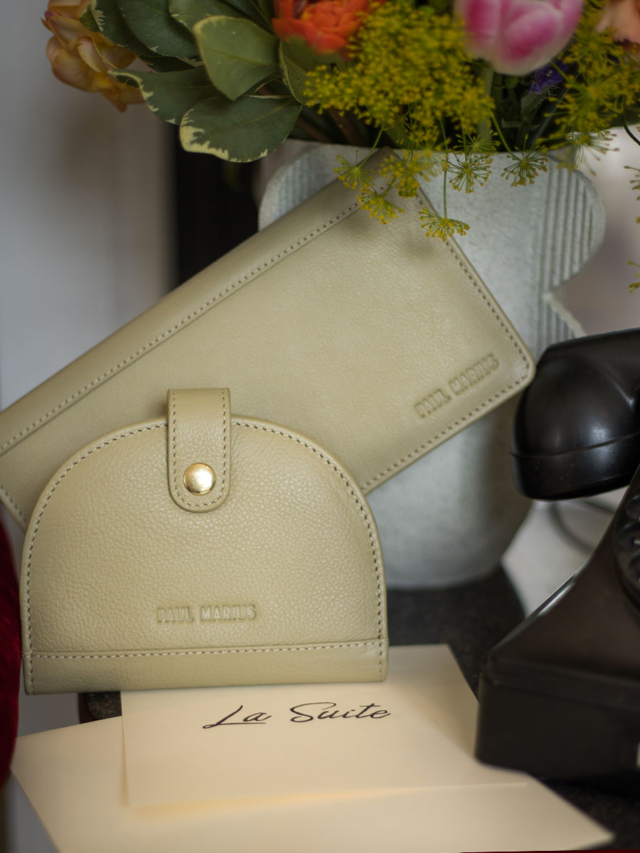 foto-cartera-de-cuero-verde-charlotte-n2-art-deco-almendra-paul-marius-m67-ad-al