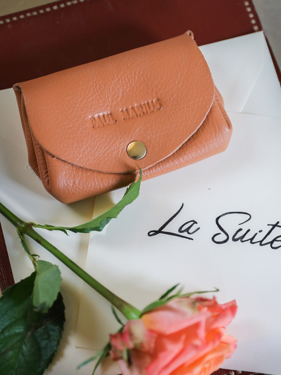 foto-interior-monedero-cuero-marrón-legustave-art-deco-caramel-paul-marius-clp-ad-ca