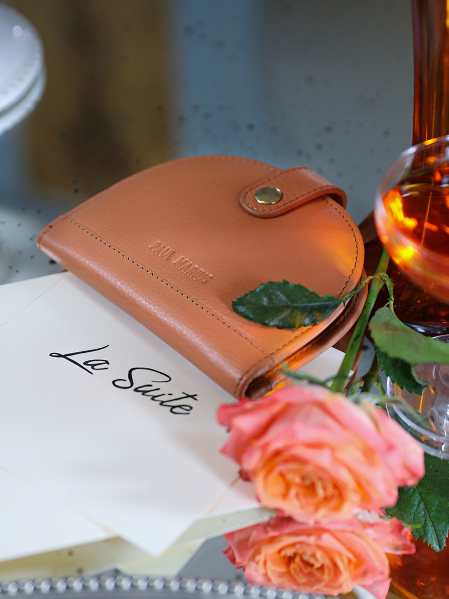foto-interior-cartera-cuero-marrón-manon-n2-art-deco-caramel-paul-marius-m33-ad-ca