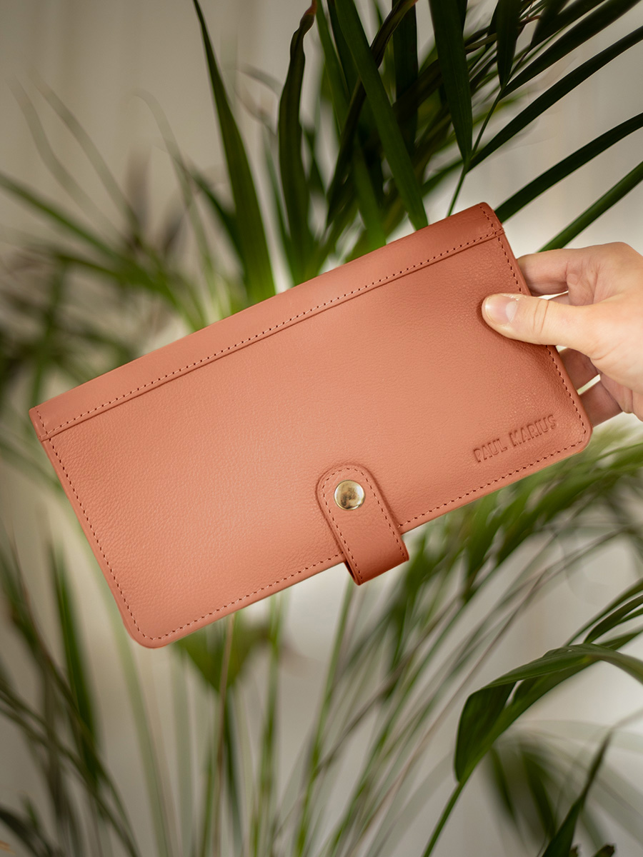 foto-interior-cartera-cuero-marrón-charlotte-n2-art-deco-caramel-paul-marius-m67-ad-ca