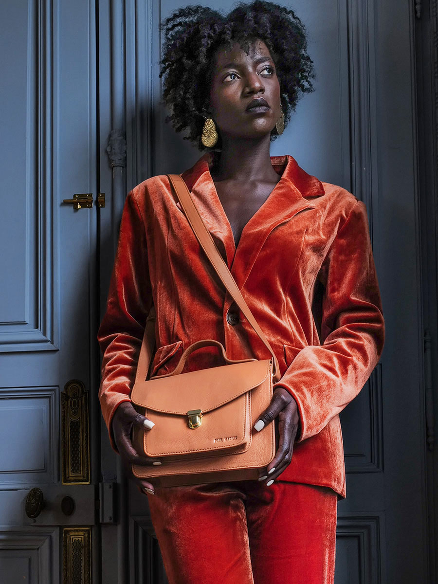 foto-bolso-de-mano-cuero-mujer-marrón-mademoiselle-george-art-deco-caramel-paul-marius-w05-ad-ca