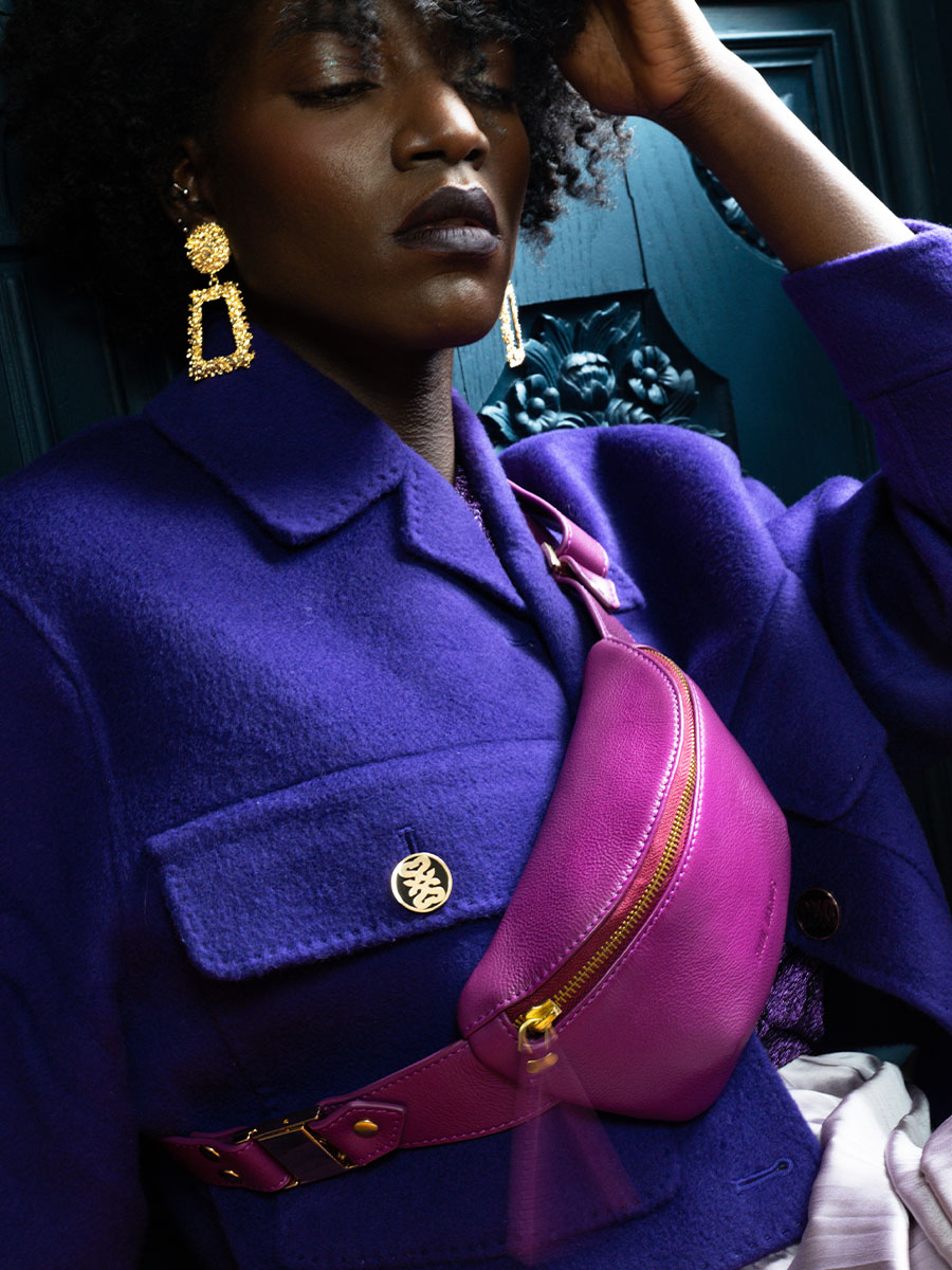 foto-vista-frontal-mini-bolsa-banana-cuero-morado-labanane-xs-art-deco-zinzolin-paul-marius-m503xs-ad-zi