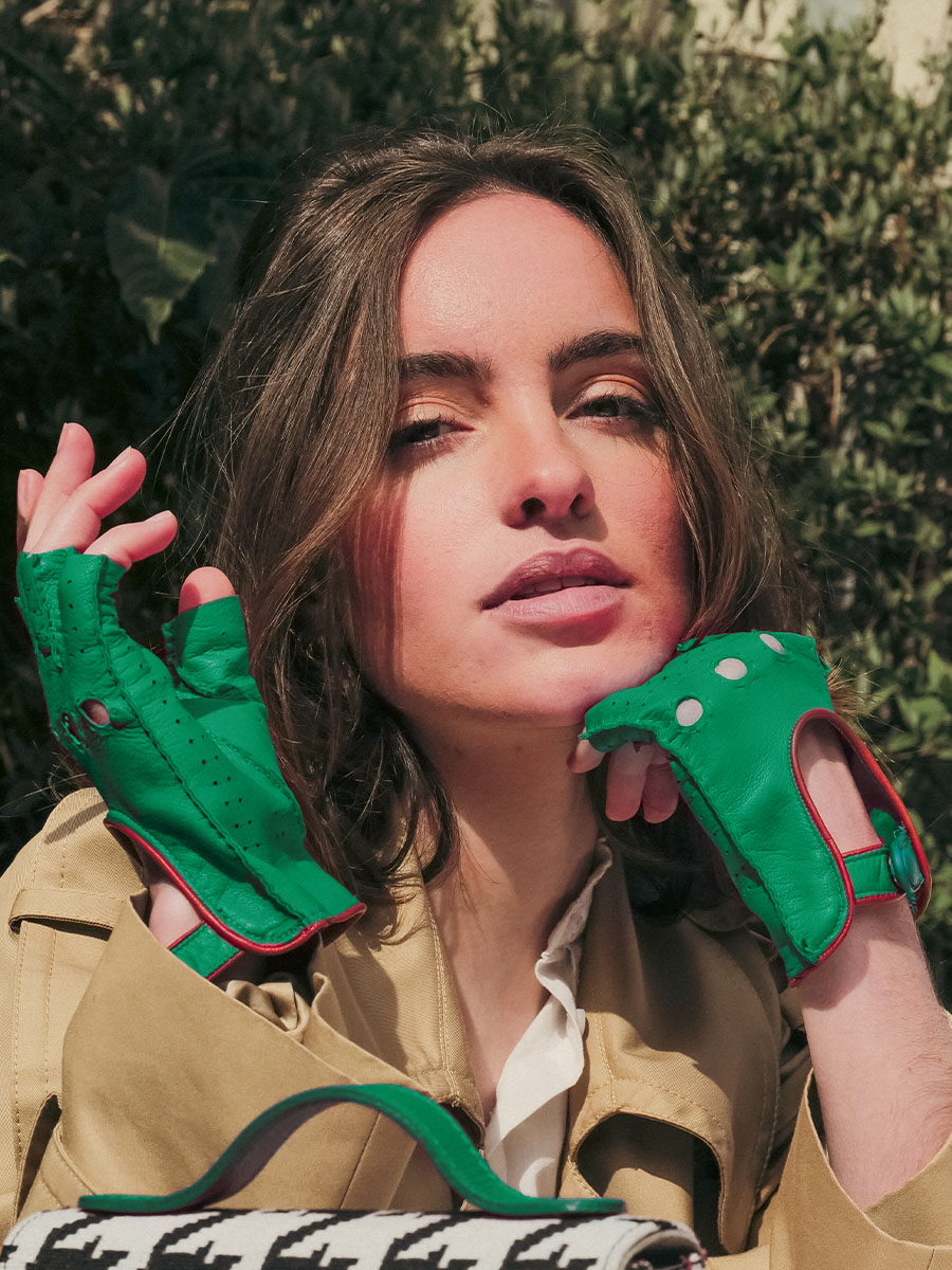 foto-vista-frontal-mitones-cuero-verde-marrón-mitones-piloto-allure-verde-natural-paul-marius