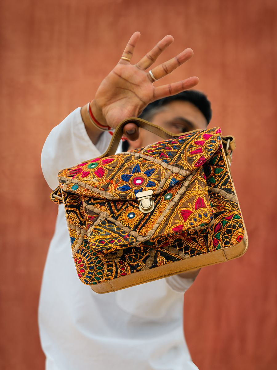 foto-vista-bolso-de-mano-cuero-dorado-mademoiselle-george-jaipur-bronce-paul-marius-w05-jai-og